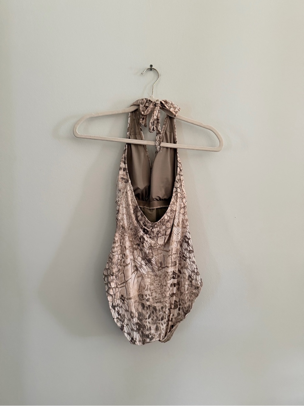COCO REEF CONTOURS One Piece Swimsuit Sand Croc Print - Picture 7 of 8